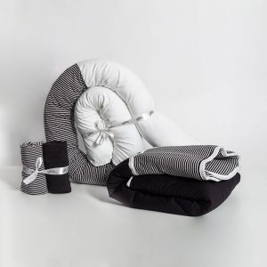 happy cuddles bundle 300x300 - מארז נחשוש, שמיכה עבה וסדיני מיטה פסים שחור