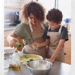 apron mood 1 150x150 - זוג סינרים להורה וילד/ה ג'ינס שחור עם פס בצביעה ייחודית